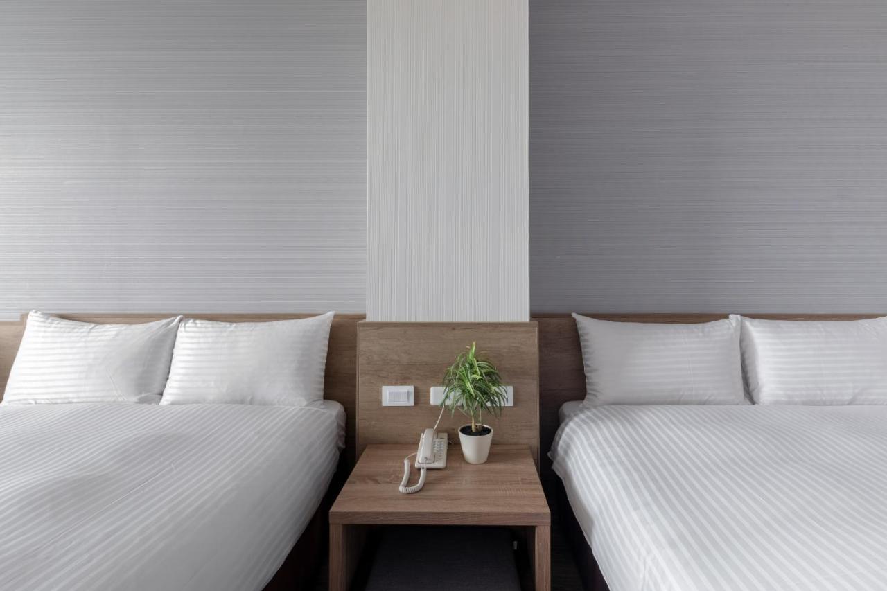 Hotel Brown - Zhongzheng ไถหนาน ภายนอก รูปภาพ