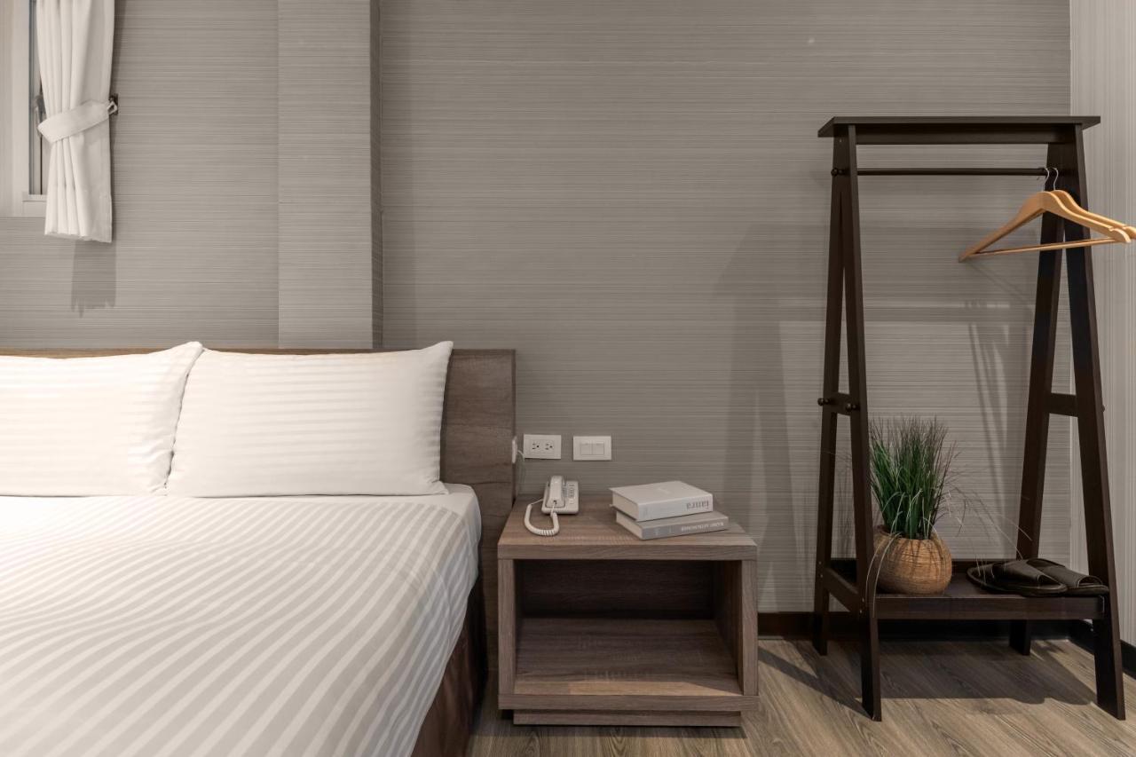 Hotel Brown - Zhongzheng ไถหนาน ภายนอก รูปภาพ