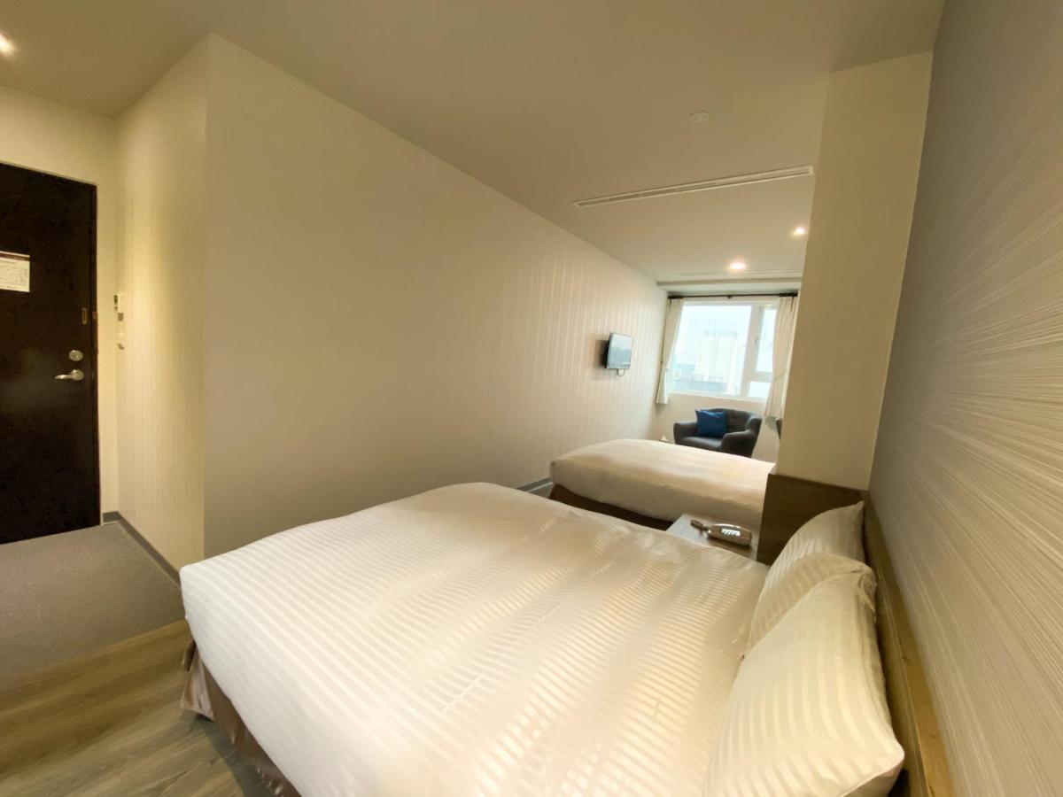 Hotel Brown - Zhongzheng ไถหนาน ภายนอก รูปภาพ